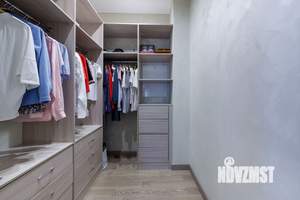 Дом 375м², 3-этажный, участок 18 сот.  