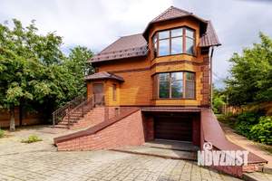 Дом 240м², 3-этажный, участок 10 сот.  