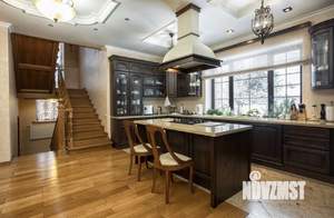 Дом 550м², 3-этажный, участок 20 сот.  