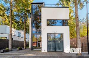 Коттедж 237м&sup2;, 3-этажный, участок 10 сот.  