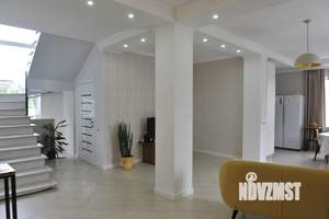 Дом 240м², 3-этажный, участок 10 сот.  