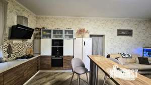 Дом 160м&sup2;, 2-этажный, участок 4 сот.  