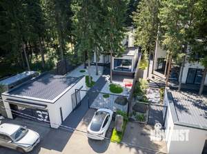 Коттедж 237м&sup2;, 3-этажный, участок 10 сот.  