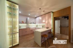 Дом 202м&sup2;, 2-этажный, участок 10 сот.  