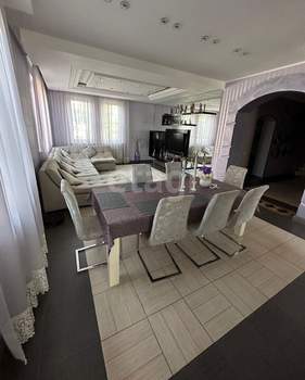 Дом 270м², 3-этажный, участок 6 сот.  