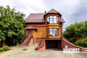 Дом 240м², 3-этажный, участок 10 сот.  