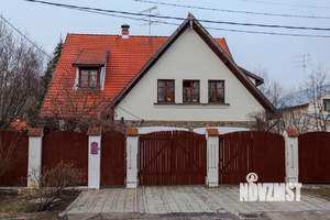 Коттедж 346м², 3-этажный, участок 14 сот.  