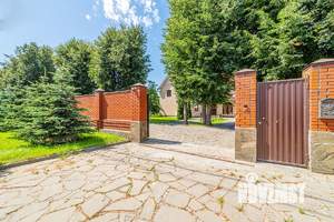 Дом 650м², 3-этажный, участок 23 сот.  