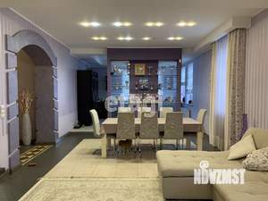 Дом 270м&sup2;, 3-этажный, участок 6 сот.  