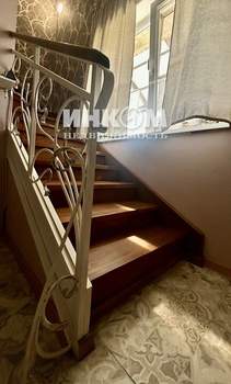Дом 240м², 3-этажный, участок 10 сот.  