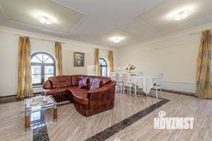 Дом 1978м², 2-этажный, участок 550 сот.  