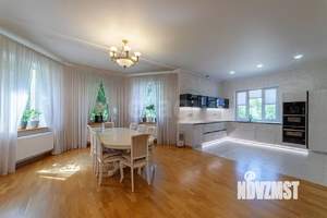 Дом 650м&sup2;, 3-этажный, участок 23 сот.  