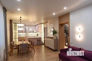 Дом 202м&sup2;, 2-этажный, участок 10 сот.  