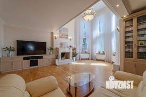 Дом 650м&sup2;, 3-этажный, участок 23 сот.  