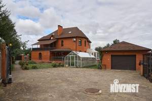 Дом 800м², 3-этажный, участок 25 сот.  