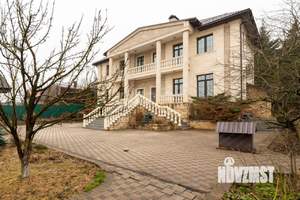 Дом 288м², 2-этажный, участок 18 сот.  