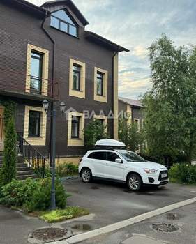 Дом 148м², 3-этажный, участок 4 сот.  