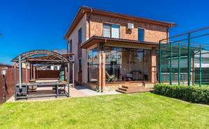Дом 220м², 3-этажный, участок 8 сот.  