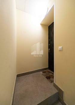 2-к квартира, вторичка, 45м2, 1/4 этаж