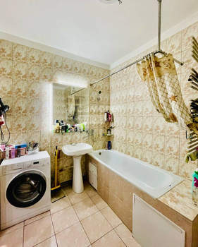 2-к квартира, вторичка, 61м2, 1/3 этаж